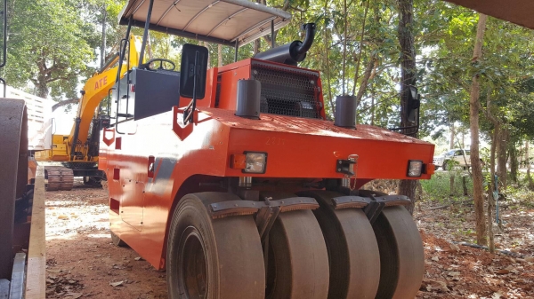 ขาย รถบดล้อยาง 8 ล้อ HAMM GRW-15 ออกห้างมือเดียวปี 58 ใช้งานแค่ 100 ชม. เอกสารเล่มทะเบียนครบ ราคาคุยกันได้