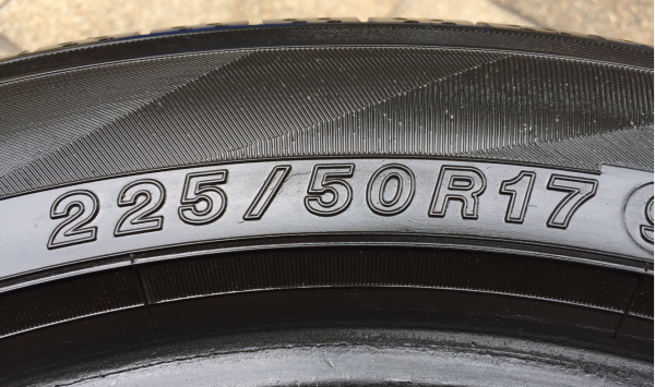 ยางคู่ Yokohama 225 50 17 ปลายปี15 ดอกเต็ม ไม่มีปะ ราคาไม่แพง