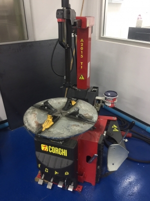 ขายเครื่องถ่วงล้อกับถอดยางของอิตาลี 2เครื่อง 90,000 บาท ขายเครื่องถ่วงล้อกับถอดยางของอิตาลี 2เครื่อง 90,000 บาท