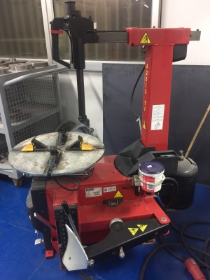 ขายเครื่องถ่วงล้อกับถอดยางของอิตาลี 2เครื่อง 90,000 บาท ขายเครื่องถ่วงล้อกับถอดยางของอิตาลี 2เครื่อง 90,000 บาท