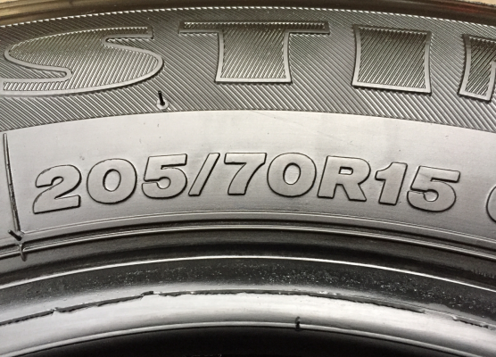 ยาง Firestone 205 70 15 กลางปี16 ดอกเต็ม เนื้อนิ่ม ใช้ยาว ราคาไม่แพง