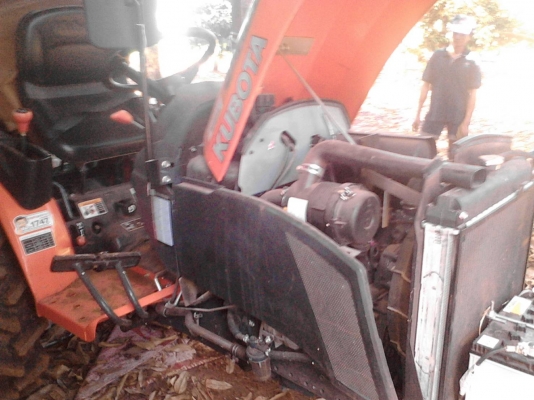 รถไถ 24 แรง ใหม่  เหมือน  นางฟ้า รถออกปีกว่า ฯฯ  มี ตัวรถ +  กับ ผานหลัง  ชั้วโมงน้อย  14   ชั้วโมง   พร้อมทะเบียน   ราคาขายเบา ฯฯ  250000      ต่อลองคับ   สอบถาม วันทูคอล 0986683479 dtac 0991751349 สิทธิ์ คับ