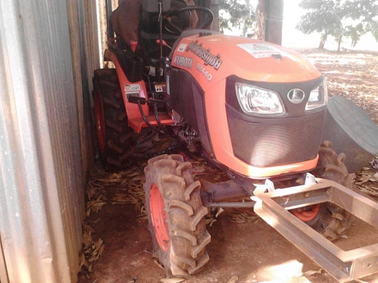 รถไถ 24 แรง ใหม่  เหมือน  นางฟ้า รถออกปีกว่า ฯฯ  มี ตัวรถ +  กับ ผานหลัง  ชั้วโมงน้อย  14   ชั้วโมง   พร้อมทะเบียน   ราคาขายเบา ฯฯ  250000      ต่อลองคับ   สอบถาม วันทูคอล 0986683479 dtac 0991751349 สิทธิ์ คับ