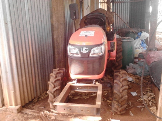 รถไถ 24 แรง ใหม่  เหมือน  นางฟ้า รถออกปีกว่า ฯฯ  มี ตัวรถ +  กับ ผานหลัง  ชั้วโมงน้อย  14   ชั้วโมง   พร้อมทะเบียน   ราคาขายเบา ฯฯ  250000      ต่อลองคับ   สอบถาม วันทูคอล 0986683479 dtac 0991751349 สิทธิ์ คับ