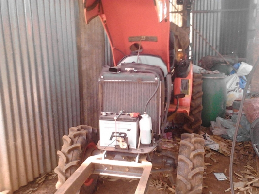 รถไถ 24 แรง ใหม่  เหมือน  นางฟ้า รถออกปีกว่า ฯฯ  มี ตัวรถ +  กับ ผานหลัง  ชั้วโมงน้อย  14   ชั้วโมง   พร้อมทะเบียน   ราคาขายเบา ฯฯ  250000      ต่อลองคับ   สอบถาม วันทูคอล 0986683479 dtac 0991751349 สิทธิ์ คับ