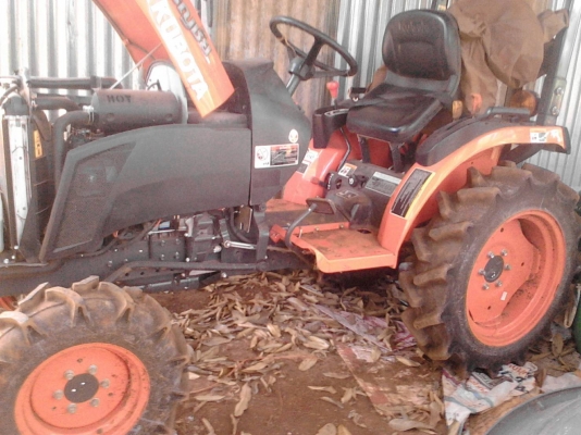 รถไถ 24 แรง ใหม่  เหมือน  นางฟ้า รถออกปีกว่า ฯฯ  มี ตัวรถ +  กับ ผานหลัง  ชั้วโมงน้อย  14   ชั้วโมง   พร้อมทะเบียน   ราคาขายเบา ฯฯ  250000      ต่อลองคับ   สอบถาม วันทูคอล 0986683479 dtac 0991751349 สิทธิ์ คับ