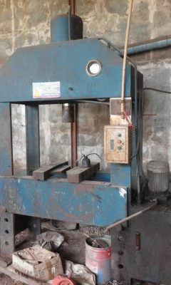 ขายแท่นอัดไฮโดรลิค100ตันระบบไฟฟ้าราคากันเองครับผม ขายแท่นอัดไฮโดรลิค100ตันระบบไฟฟ้าราคากันเองครับผม