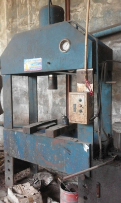 ขายแท่นอัดไฮโดรลิค100ตันระบบไฟฟ้าราคากันเองครับผม