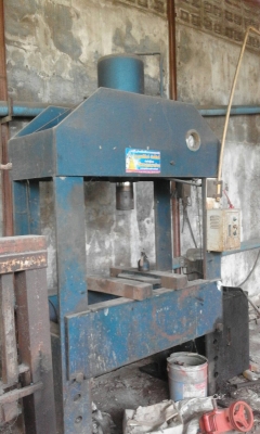 ขายแท่นอัดไฮโดรลิค100ตันระบบไฟฟ้าราคากันเองครับผม ขายแท่นอัดไฮโดรลิค100ตันระบบไฟฟ้าราคากันเองครับผม