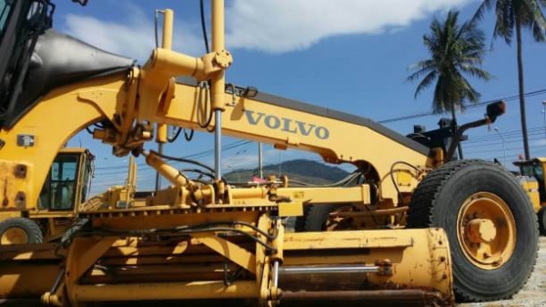 Volvo ปี 2010 #48ทำงาน 7000 ซม   ราคา 3400000  ขายทั้งสด&amp;ผ่อน  รับซื้อ-ขาย-แลกเปลี่ยน-รถบรรทุกๆชนิด