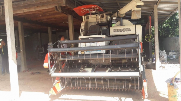 ร้อนตังขายด่วนรถเกี่ยวข้าวคูโบต้า  DC 70 g  ปี  2557   เพิ่งปิดงวด ม.ค.60 ที่ผ่านมา รถสวยสภาพดีพร้อมใช้ครับเช็คศูนย์ตลอด