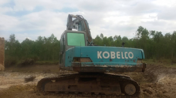 ขายด่วน แม็คโคร KOBELCO SK200 MART III สภาพพร้อมใช้งาน เครื่องปั้มดี โซ่ช่วงล่างสวย แอร์เย็น รถทำงานไม่โหลด ชีเรียล 15xxx รถทำงานทุกวันครับ