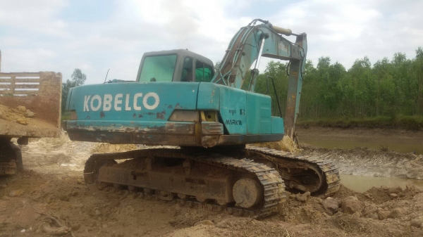ขายด่วน แม็คโคร KOBELCO SK200 MART III สภาพพร้อมใช้งาน เครื่องปั้มดี โซ่ช่วงล่างสวย แอร์เย็น รถทำงานไม่โหลด ชีเรียล 15xxx รถทำงานทุกวันครับ