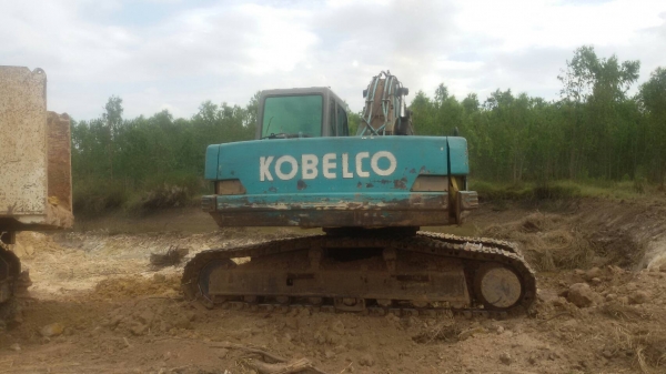 ขายด่วน แม็คโคร KOBELCO SK200 MART III สภาพพร้อมใช้งาน เครื่องปั้มดี โซ่ช่วงล่างสวย แอร์เย็น รถทำงานไม่โหลด ชีเรียล 15xxx รถทำงานทุกวันครับ