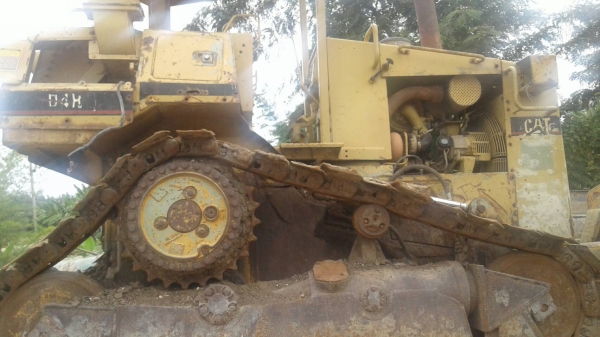 ขายแทรกเตอร์D4H สภาพสวยพร้อมใช้ติดตอคุณอ๊อฟพิจิตร086-737-9991