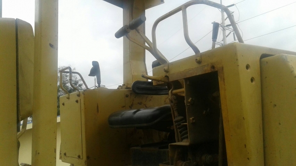 ขายแทรกเตอร์D4H สภาพสวยพร้อมใช้ติดตอคุณอ๊อฟพิจิตร086-737-9991