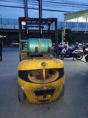 Toyota-5 เบนซิน เกียออโต้ 2.5ตัน เสา 4เมตร