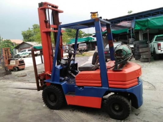 ขายรถยก โตโยต้า-5 เครื่องเบนซินเกียออโต้ 2.5ตัน เสา 4เมตร