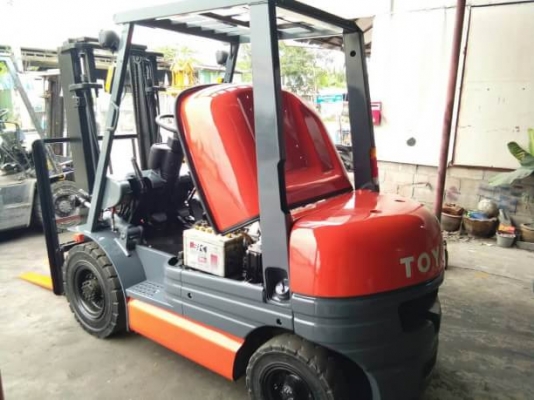 ขาย  โฟรคลิฟ . โตโยต้า  รุ่น 6 เครื่อง  ดีเซล 2.5 ตัน เสา 3 เมตร  ขายทั้งสด &amp; ผ่อน ครับ