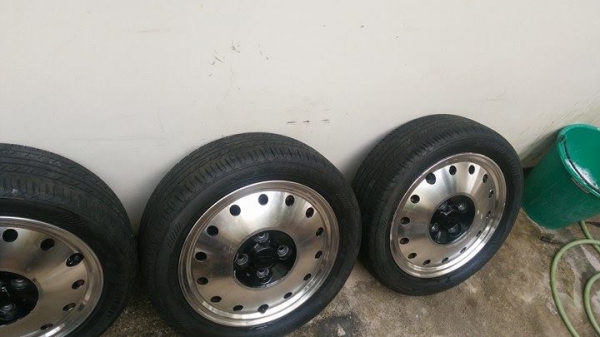 ขายล้อซาลาเปา แนวคลาสสิค ขอบ14 พร้อมยาง ปี12 สภาพดีสวยๆ 4/100 ขายล้อซาลาเปา แนวคลาสสิค ขอบ14 พร้อมยาง ปี12 สภาพดีสวยๆ 4/100