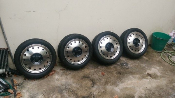 ขายล้อซาลาเปา แนวคลาสสิค ขอบ14 พร้อมยาง ปี12 สภาพดีสวยๆ 4/100 ขายล้อซาลาเปา แนวคลาสสิค ขอบ14 พร้อมยาง ปี12 สภาพดีสวยๆ 4/100