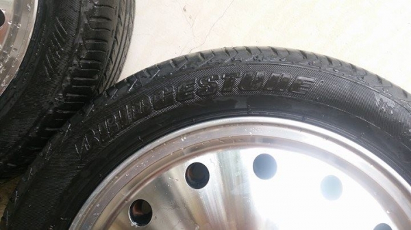 ขายล้อซาลาเปา แนวคลาสสิค ขอบ14 พร้อมยาง ปี12 สภาพดีสวยๆ 4/100 ขายล้อซาลาเปา แนวคลาสสิค ขอบ14 พร้อมยาง ปี12 สภาพดีสวยๆ 4/100