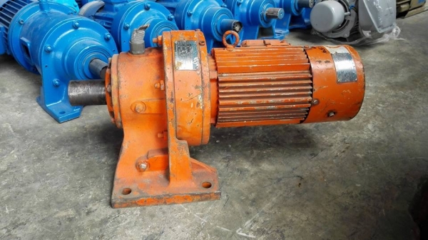 ** Sold ** มอเตอร์เกียร์ Sumitomo 2 HP มีเบรค ทด 1:59 (25RPM) 380V พร้อมใช้งาน
