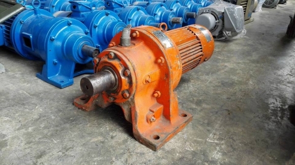 ** Sold ** มอเตอร์เกียร์ Sumitomo 2 HP มีเบรค ทด 1:59 (25RPM) 380V พร้อมใช้งาน