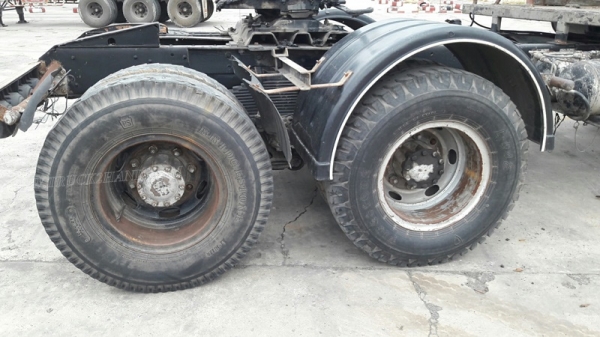 10 ล้อหัวลาก ยี่ห้อ ISUZU ปีจดทะเบียน 2544 6 สูบ เทอร์โบ