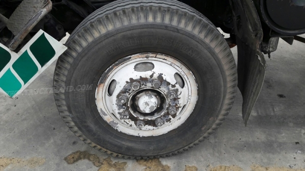 10 ล้อหัวลาก ยี่ห้อ ISUZU ปีจดทะเบียน 2544 6 สูบ เทอร์โบ