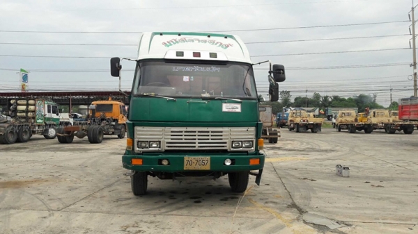 10 ล้อหัวลาก ยี่ห้อ ISUZU ปีจดทะเบียน 2544 6 สูบ เทอร์โบ