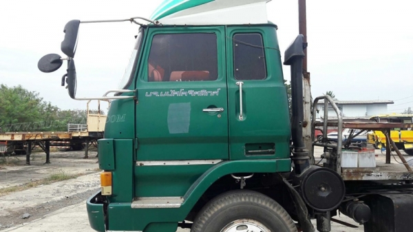 10 ล้อหัวลาก ยี่ห้อ ISUZU ปีจดทะเบียน 2544 6 สูบ เทอร์โบ