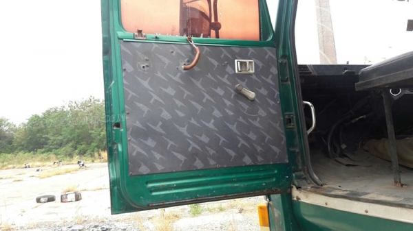 10 ล้อหัวลาก ยี่ห้อ ISUZU ปีจดทะเบียน 2544 6 สูบ เทอร์โบ
