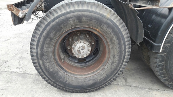 10 ล้อหัวลาก ยี่ห้อ ISUZU ปีจดทะเบียน 2544 6 สูบ เทอร์โบ