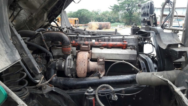 10 ล้อหัวลาก ยี่ห้อ ISUZU ปีจดทะเบียน 2544 6 สูบ เทอร์โบ