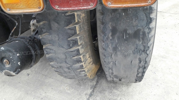 10 ล้อหัวลาก ยี่ห้อ ISUZU ปีจดทะเบียน 2544 6 สูบ เทอร์โบ