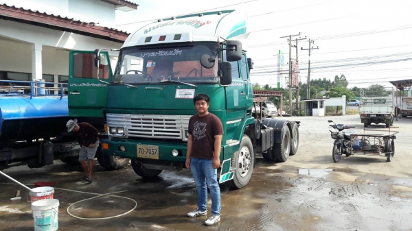 10 ล้อหัวลาก ยี่ห้อ ISUZU ปีจดทะเบียน 2544 6 สูบ เทอร์โบ