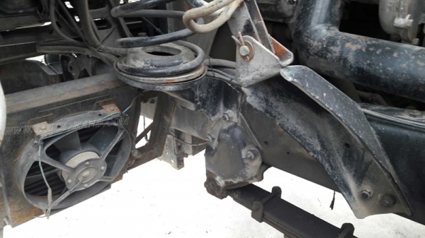 10 ล้อหัวลาก ยี่ห้อ ISUZU ปีจดทะเบียน 2544 6 สูบ เทอร์โบ
