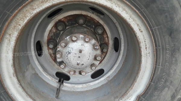 10 ล้อหัวลาก ยี่ห้อ ISUZU ปีจดทะเบียน 2544 6 สูบ เทอร์โบ