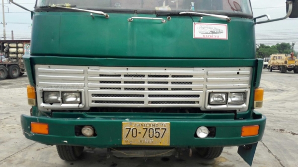10 ล้อหัวลาก ยี่ห้อ ISUZU ปีจดทะเบียน 2544 6 สูบ เทอร์โบ