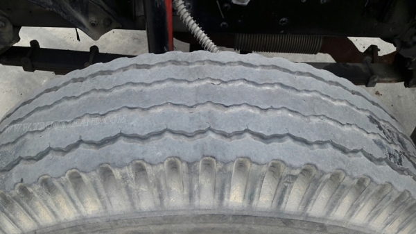 10 ล้อหัวลาก ยี่ห้อ ISUZU ปีจดทะเบียน 2544 6 สูบ เทอร์โบ