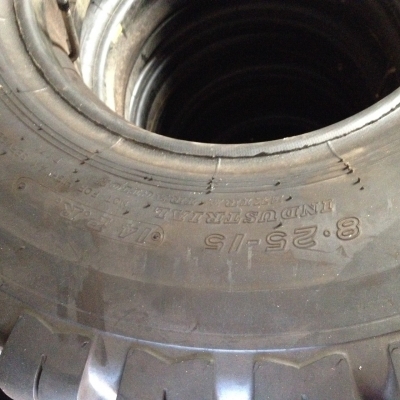 ขายยางลมโฟล์คลิฟท์ขนาด  825-15ใหม่ราคถูก