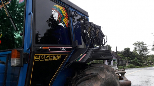 ขายรถไถ่ฟอร์ด6600ตู้แอร์ พร้อมใช้งาน เล่มพร้อมโอน ภาษีไม่ขาด.