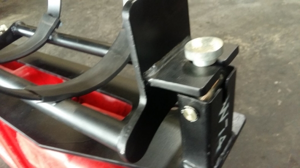 แท่นยึดถังแก๊ส LPG Forklift รถยกฟอร์คลิฟท์ ทุกยี่ห้อ รุ่น แบบสวิงลงด้านล่าง แท่นยึดถังแก๊ส LPG Forklift รถยกฟอร์คลิฟท์ ทุกยี่ห้อ รุ่น แบบสวิงลงด้านล่าง