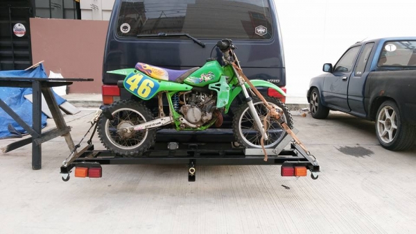 ขายถาดบรรทุก มอไซค์และ จักรยาน  สำหรับรถที่มีชุดลากครับ  รับน้ำหนักได้ 150กิโล หรือ ไม่เกิน125 cc  มีล้อสำหรับเข็น ไม่ต้องยก ใช่เป็นทีจอดรถที่บ้านได้ครับ ราคา8500บาท พร้อมทำสี พาวเดอร์โค๊ด