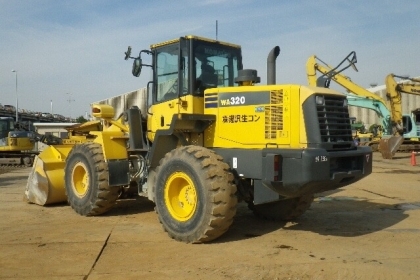 KOMATSU WA320-6 นำเข้าจากญี่ปุ่นแท้ รถสวย ถึงไทยต้นเดือน ม.ค.นี้ โทร.090-986-2521 อ๊อบ