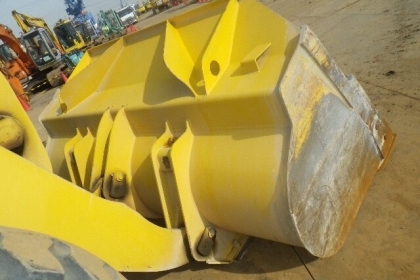KOMATSU WA320-6 นำเข้าจากญี่ปุ่นแท้ รถสวย ถึงไทยต้นเดือน ม.ค.นี้ โทร.090-986-2521 อ๊อบ