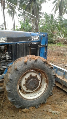 ขายด่วนๆ รถไถ Ford รุ่น 7740  2เพลาขาย 760000