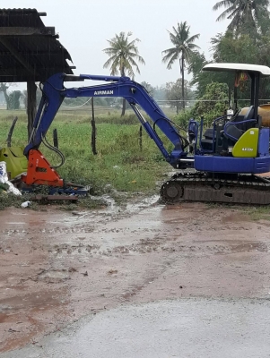 ขายด่วน รถแบคโฮ Airman AX33U  เพียง 300000 เท่านั้น