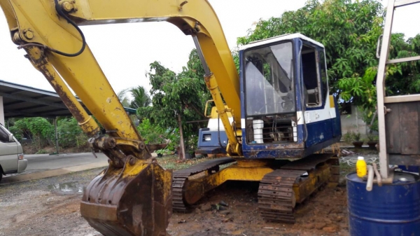 ขายรถแบคโฮ KOMATSU PC60-6 เอกสารอินวอย ระบบไฟเต็ม ราคา 430000